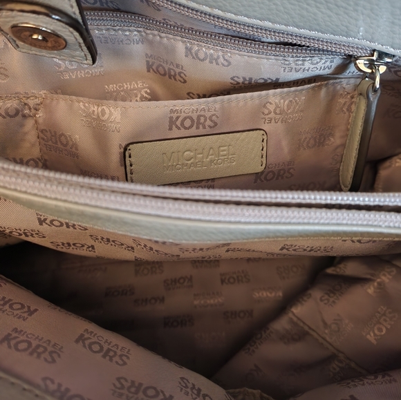 Micheal Kors Bag - Picture 10 of 13